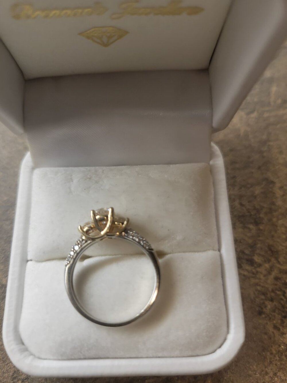 Ladies diamond ring - Picture 2 of 8